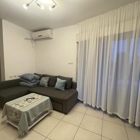 Ashdod City Center 2-Rooms Apartment, 15Min Walk To The Beach Exterior photo