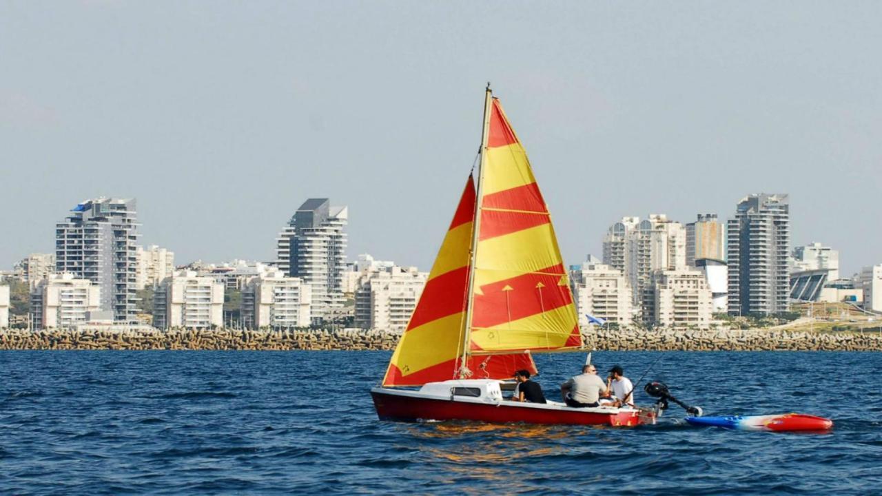 Ashdod City Center 2-Rooms Apartment, 15Min Walk To The Beach Exterior photo